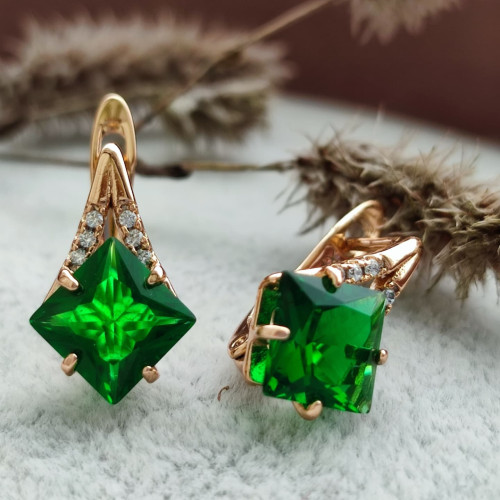 Сережки з зеленими цирконами