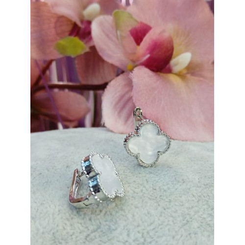 Сережки чотирилисники Сережки чотирилисники